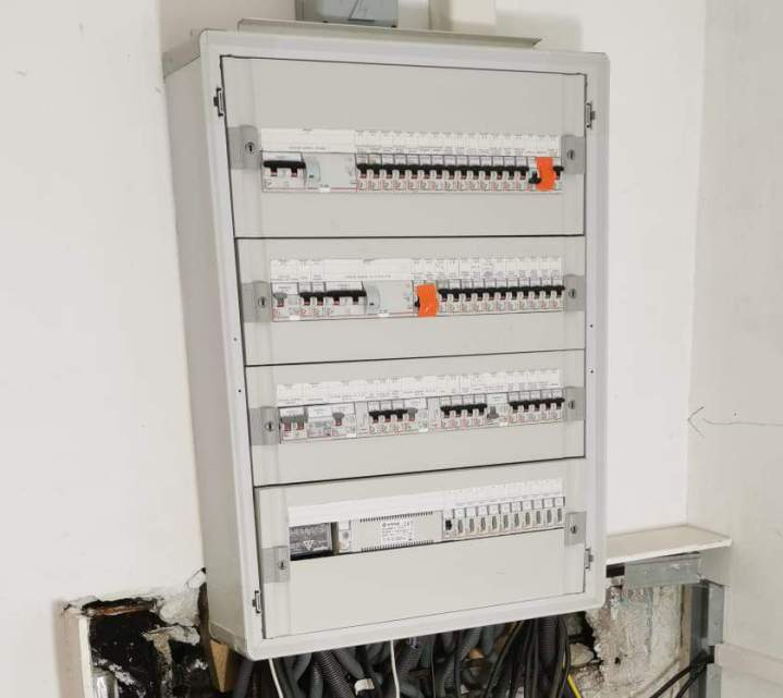 Tous travaux d'électricité générale, en neuf et en rénovation.