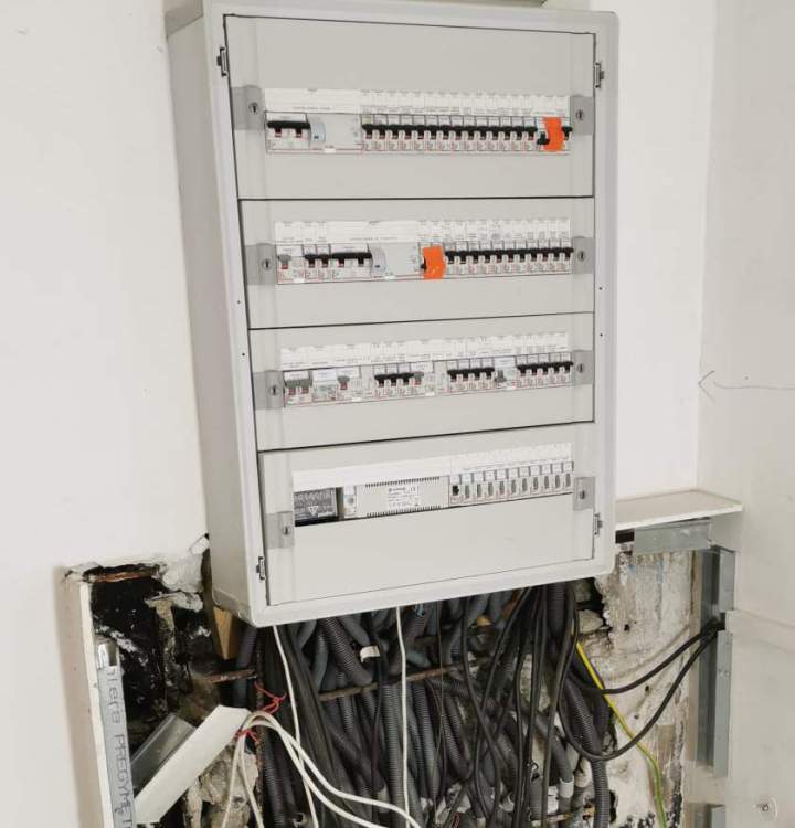 Entretien installation électrique Saint-Raphaël